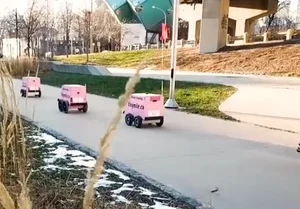 무인 자율주행 로봇 운행, 여전히 논쟁 중…토론토, 로봇 보행로 운행 금지