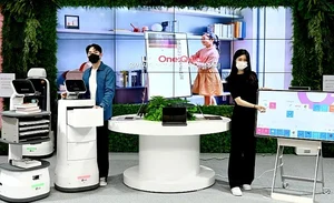 LG전자, 로봇·e-보드 등 스마트 교육 솔루션 '눈길'