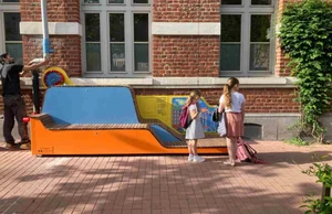 [화제] 공공장소 벤치의 무한 변신…빗물을 모으고 식물을 키우며 공동체를 결속시킨다