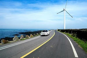 제주도, 차가 사람보다 많아..0.99명당 1대