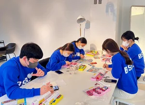 bhc그룹 해바라기 봉사단, 제3세계 아동 학용품 만들기 봉사 