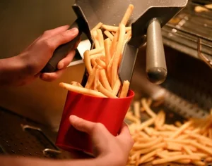 佛 맥도날드 인기 상품이 '감자튀김 용기'라고?