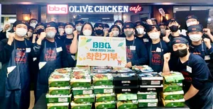 BBQ 신입사원들, 직접 튀긴 치킨 1000마리 소외 이웃에 전달