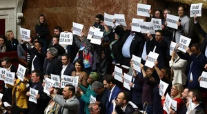 프랑스, 하원 '패싱'하고 정년 64세 연장 강행