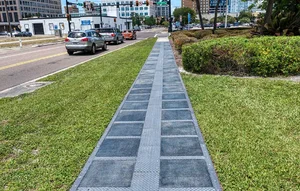 중동 두바이에 태양열 패널로 포장된 도로 들어선다