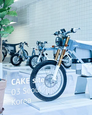 코오롱모빌리티그룹, 스웨덴 럭셔리 전기바이크 '케이크' 스토어 오픈