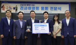 우리자산신탁, 임직원과 소외계층에 기부금‧물품 전달