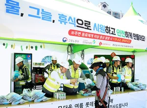 롯데 건설 박현철 부회장, 폭염 속 현장 근로자들에게 냉감물품 전달