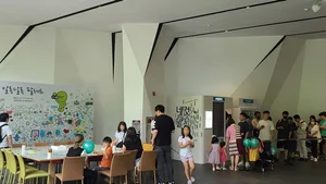 견본주택에서 색칠놀이도 하고 인스타 감성 사진도 찍고 ...래미안 라그란데 견본주택 북적