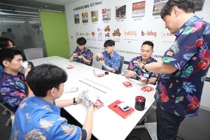 BBQ, 화재대피용 ‘생명구조타올’ 패밀리에 무상 지급