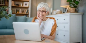 인터넷 정기적 사용 노인은 치매 위험 50%↓