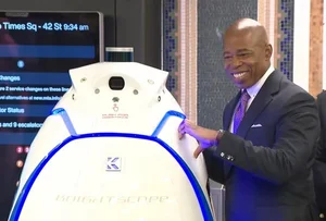 미국 뉴욕 지하철역에 로보캅 배치