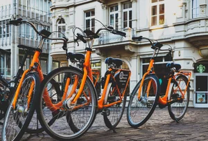 자전거, 이젠 주력 교통수단 ..코로나가 바꾼 일상