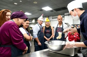 윤홍근 BBQ 회장, 주한 외교대사 초청해 K-치킨 세계화 나서
