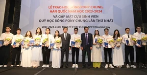 포니정재단, 베트남 현지 대학생에게 장학증서 전달