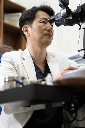 40대에 발생하는 노안, 렌즈삽입술로 해결