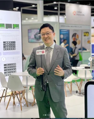 '주가 반토막' 케어젠, 오너가 21살 장남에 100억원 주식 증여