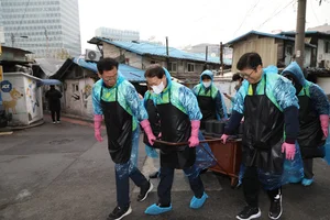 NH투자증권, 영등포 쪽방촌에 연탄 배달 봉사활동 진행