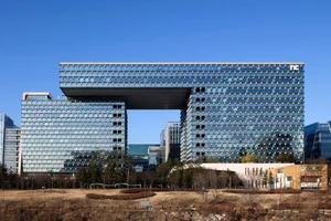 엔씨소프트, 김택진 배우자·동생 내쳤다