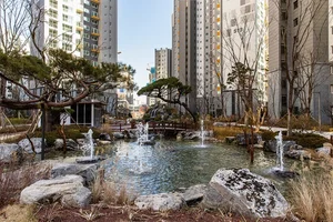 HDC현대산업개발,  입주자에게 감사패 받아...