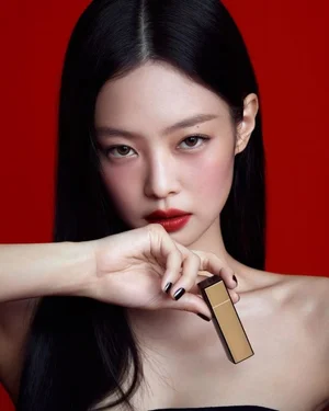 제니 앞세워 헤라 갈아엎은 '쎈언니', 아모레퍼시픽 지휘봉 잡는다