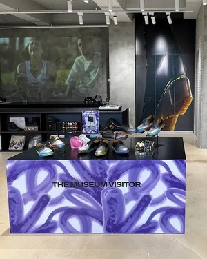 닥터마틴, 더뮤지엄비지터와 1461 슈즈 스터마이징 진행