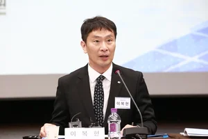 이례적으로 홍콩ELS 입장문 낸 금감원..여론전에 불쾌감