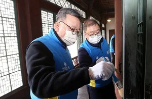 신한은행, 창덕궁 새봄맞이 대청소 '릴레이 봉사' 실시