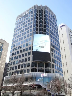 오케이저축은행, DGB금융지주 최대주주로..`시중은행 전환 변수?`