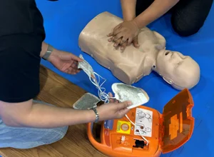 '심폐소생술 사내 교육 덕분에'...의식 잃은 동료 살린 삼성전기 직원들