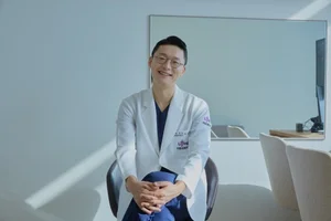 이마 주름, 처진 눈매..이마 범위에 따라 이마거상술 방법 달라야