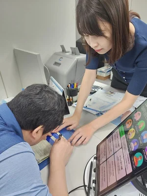 신한은행, 서울시에 시각장애인 맞춤 키트 지원