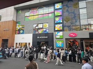 위글위글, 상해 플래그십 스토어 오픈… 1만명 인파 