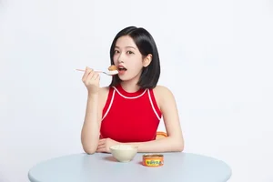 동원F&B, 안유진 어깨춤 ‘동원맛참’ 광고 공개