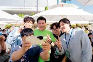 윤상현 콜마홀딩스 부회장 타운홀 미팅서 '깜짝선물' 공개