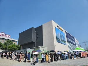 대구 '두산위브더제니스 센트럴시티' 견본주택 개관 첫 날 구름인파