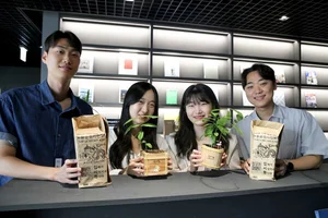 DL이앤씨, 집씨통 캠페인 진행...임직원이 직접 도토리 묘목 키워 나무 심어