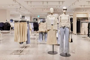 H&M, 엔터식스 안양역점 오픈..한국 41번째 매장