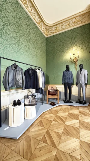 벨루티, 2025 봄/여름 컬렉션 파리 패션 위크서 선보여