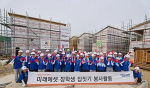 미래에셋 해외교환 장학생, ‘쉐어링데이’ 집짓기 봉사활동