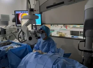 근거리 시력 떨어지는 노안 증상, 백내장 동반 유무에 따른 치료방법은?