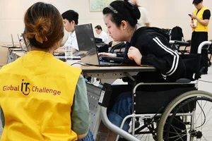 LG전자, IT로 장애청소년과 세상 잇는다