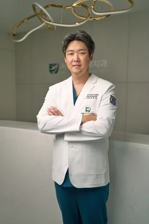 임플란트와 치아교정, 완벽한 치아 건강 위한 두 축은?