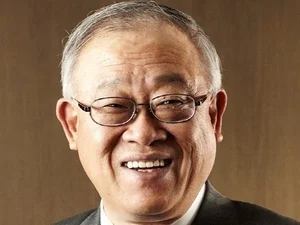 백우석 OCI홀딩스 전 의장 퇴직금 240억..