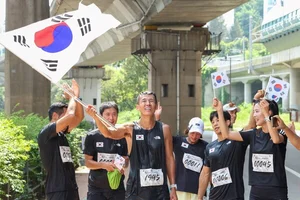 가수 션, 폭염속 81.5km 마라톤 완주...기부금 13억원 모금