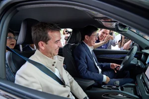 부산 태생 '뉴 르노 그랑 콜레오스' 1호차 주인은?