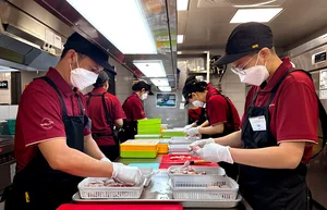 교촌치킨 말레이시아 직원 ’K-치킨 본토 맛’ 배운다