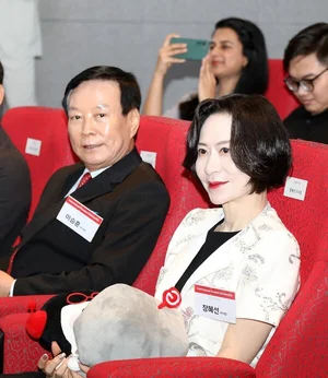 롯데장학재단, 신격호 롯데 외국인 유학생 장학금 수여