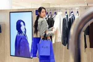 에디션 바이 미샤, 판교 매장 찾은 유희라·류이서