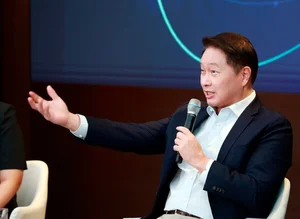 AI투자 정점론 커지고, 미국 경기 침체 우려까지...최태원 SK 회장 주말 비상회의 소집